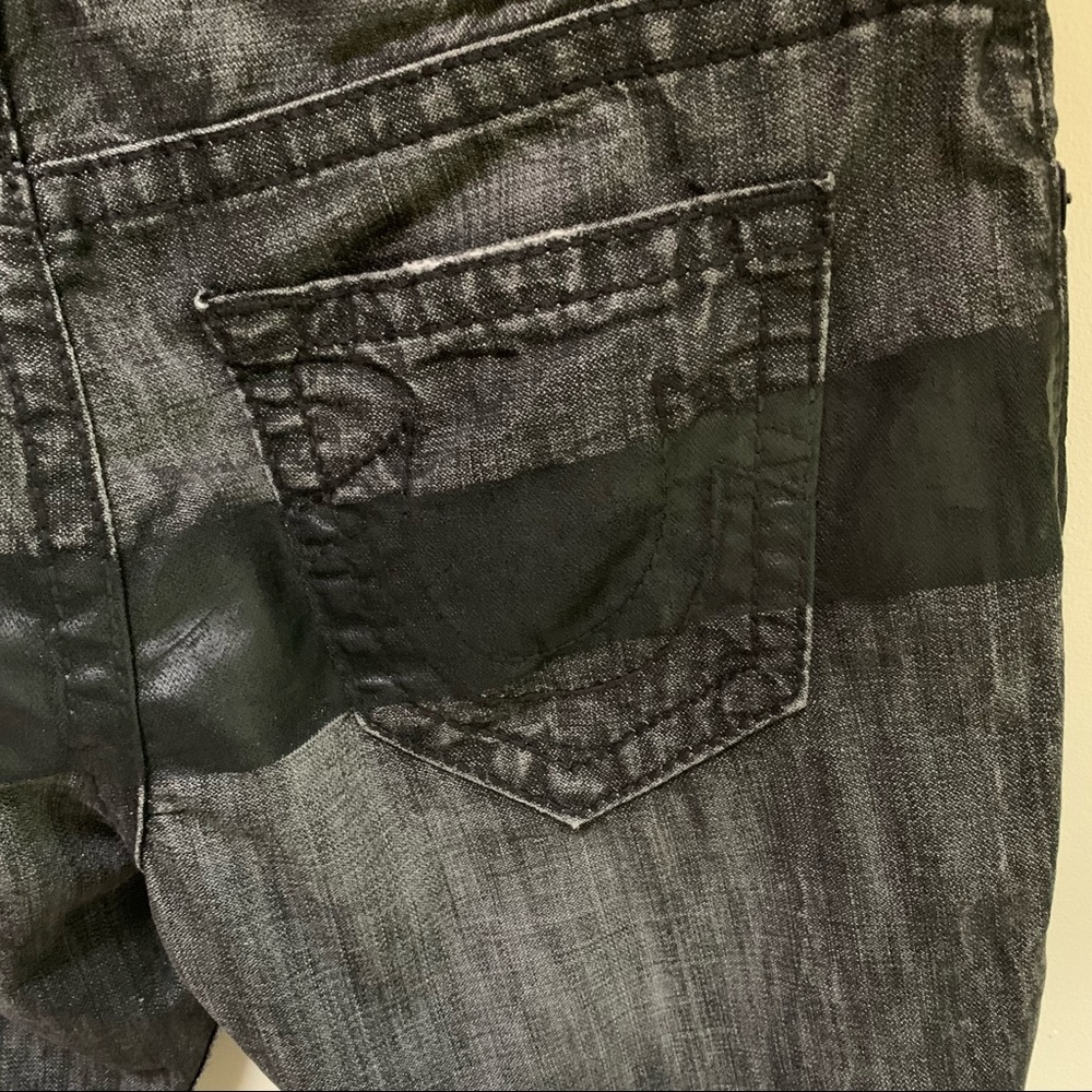 True Religion  Men's Geno Relaxed Slim Faded Black Denim Shorts - Picture 8 of 10
